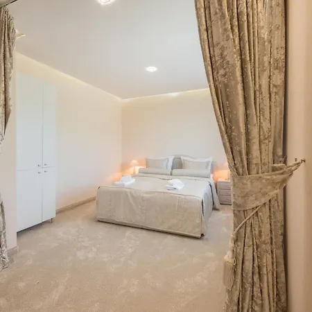 Private In Chayka Near The Sea Garden Appartamento *