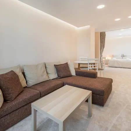 Private In Chayka Near The Sea Garden Апартаменты